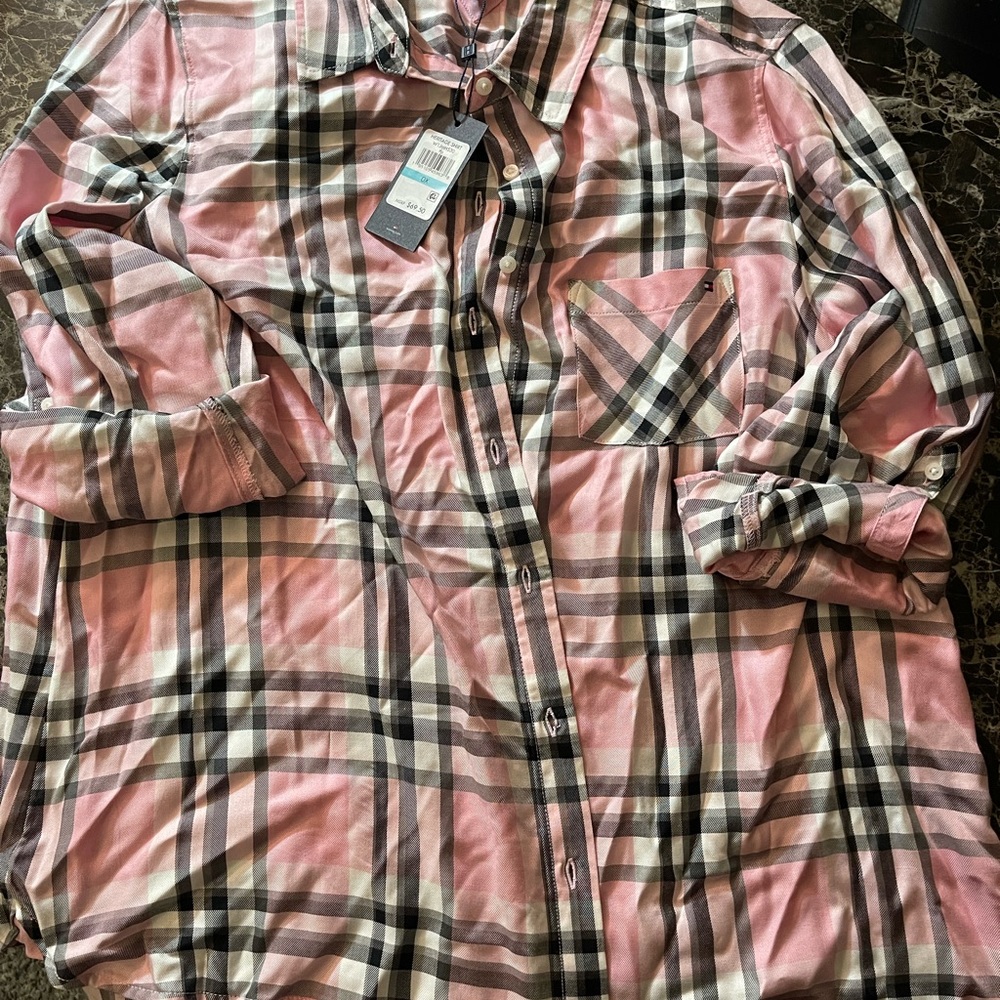 NWT!! Pink plaid Tommy Hilfiger button-up top with 3/4 sleeves. Size 0X